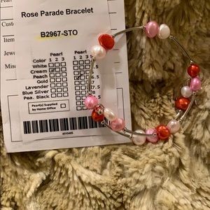 Vantel Pearls Wire Wrap bracelet. Rose Parade
